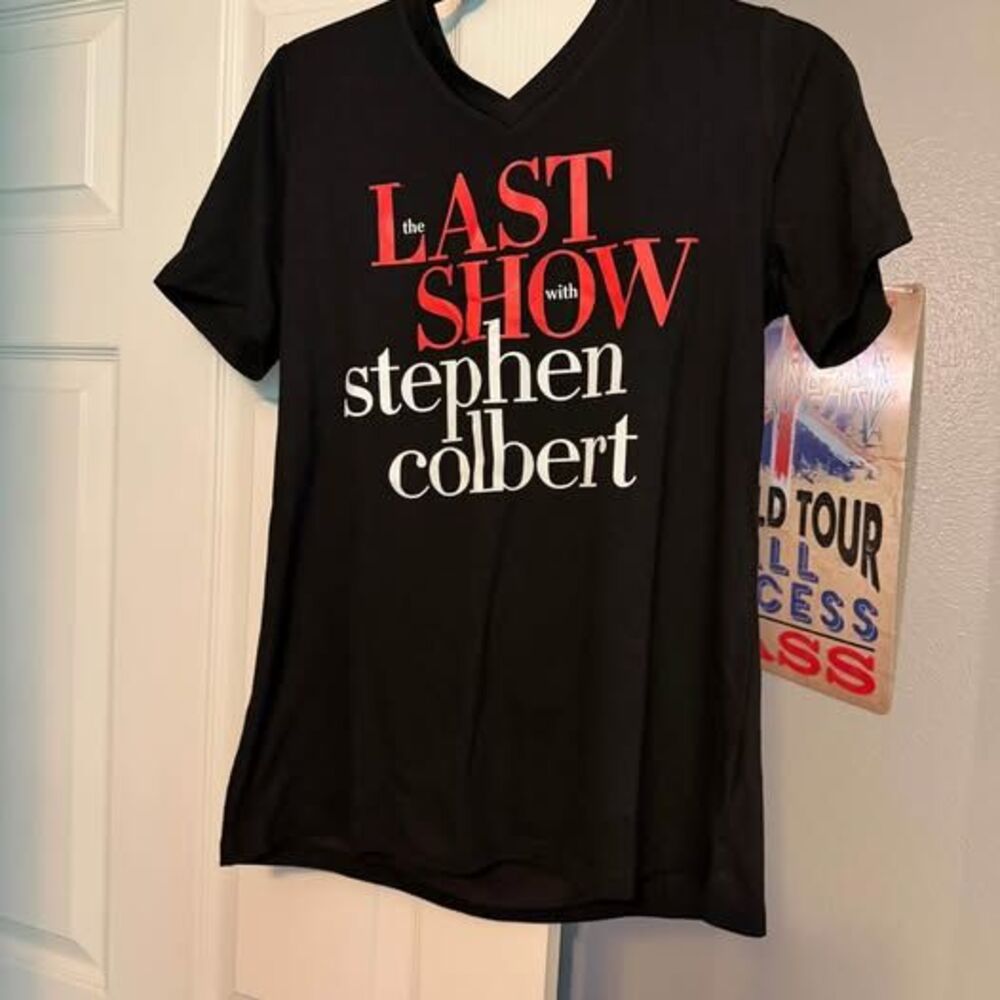 The Late Show with Stephen Colbert Logo V-Neck Tee - Size M - NWOT